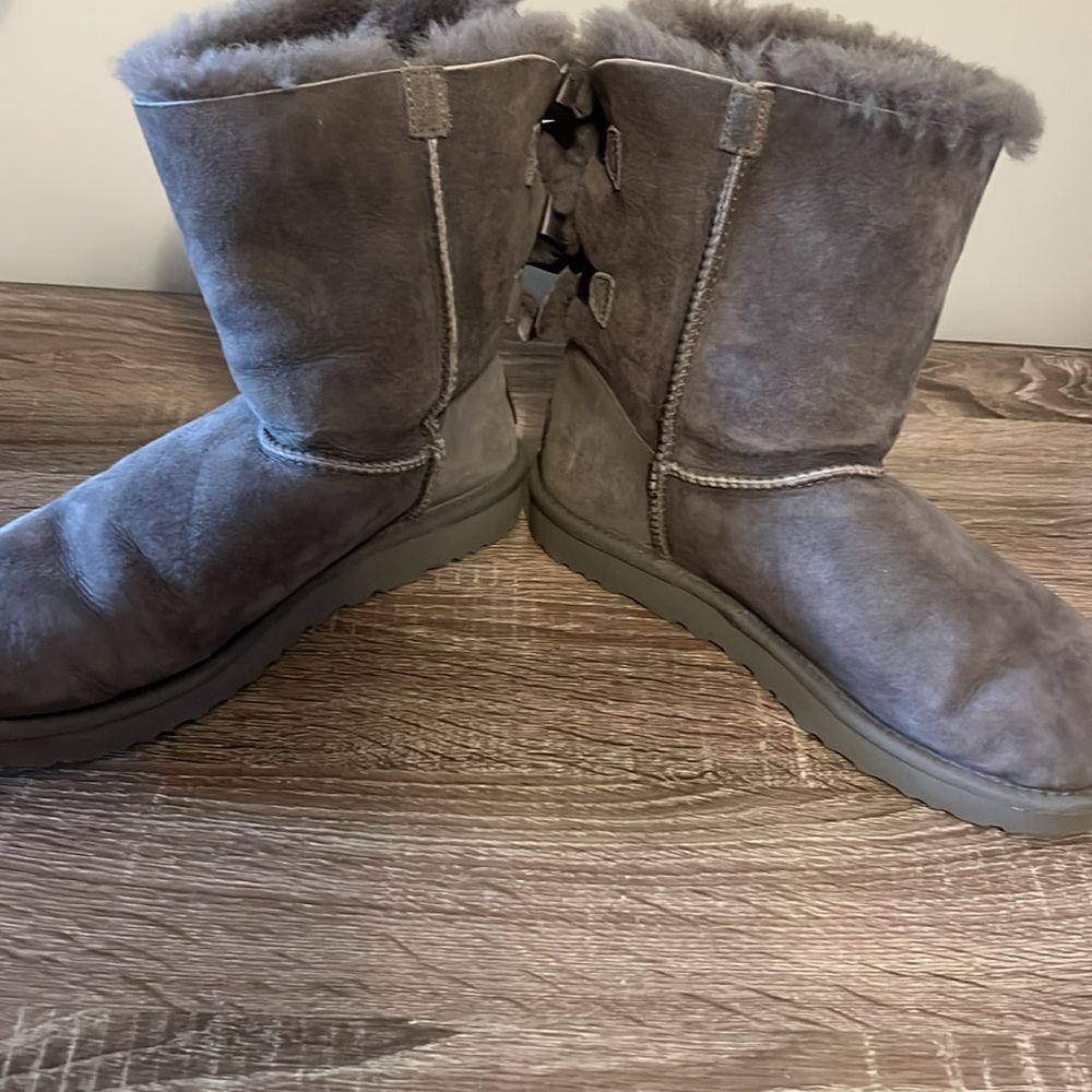 UGG Bailey Bow Short Boots – Gray, Size 8 - Picture 6 of 9